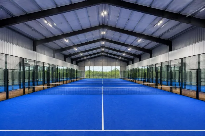 Pembinaan Gelanggang Padel Dalaman Rangka Keluli