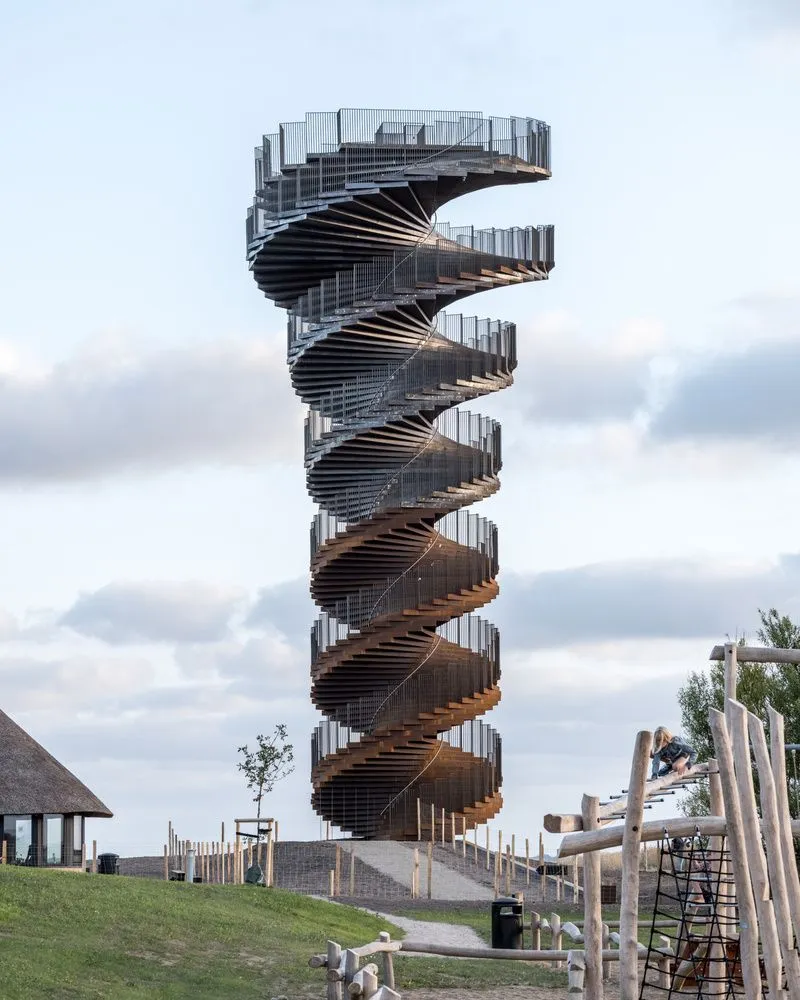 Bangunan Menara Landskap Keluli
